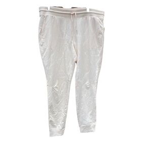 All in Motion cream and white size 2XL